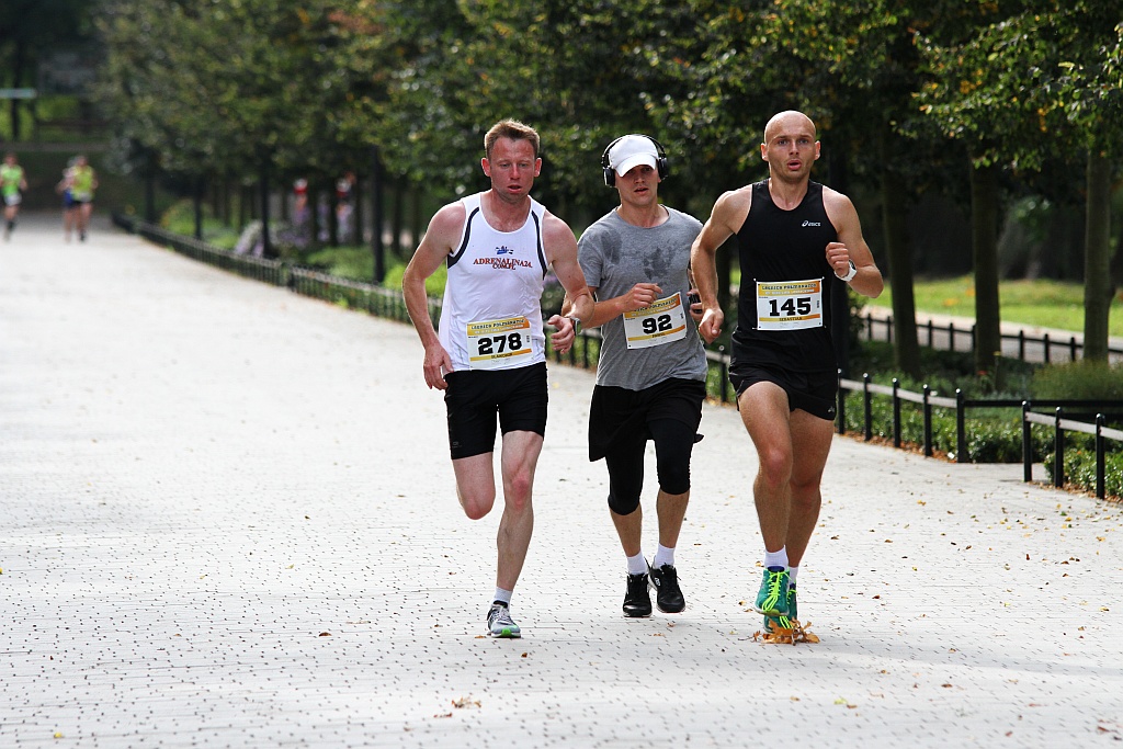Ponad 400 biegaczy wystartowało w Legnickim Półmaratonie (1)