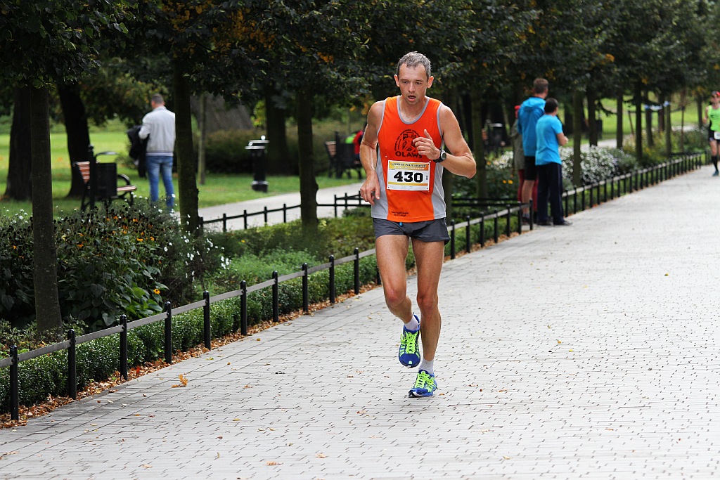 Ponad 400 biegaczy wystartowało w Legnickim Półmaratonie (1)