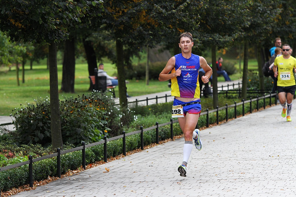 Ponad 400 biegaczy wystartowało w Legnickim Półmaratonie (1)