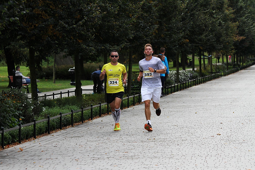 Ponad 400 biegaczy wystartowało w Legnickim Półmaratonie (1)