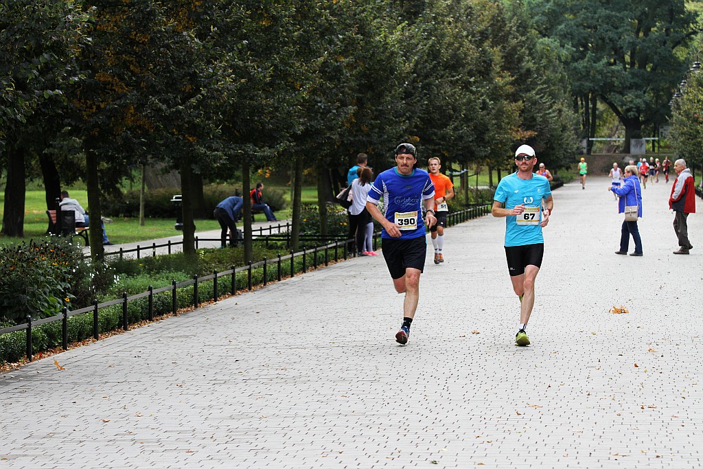 Ponad 400 biegaczy wystartowało w Legnickim Półmaratonie (1)