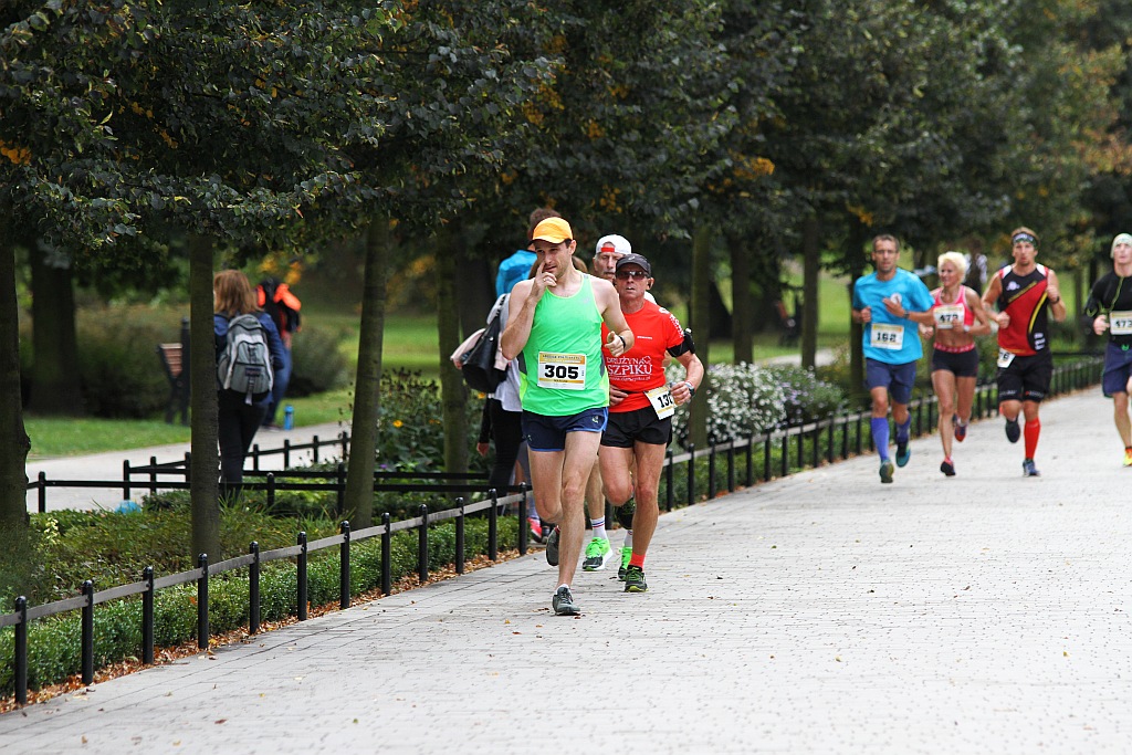 Ponad 400 biegaczy wystartowało w Legnickim Półmaratonie (1)