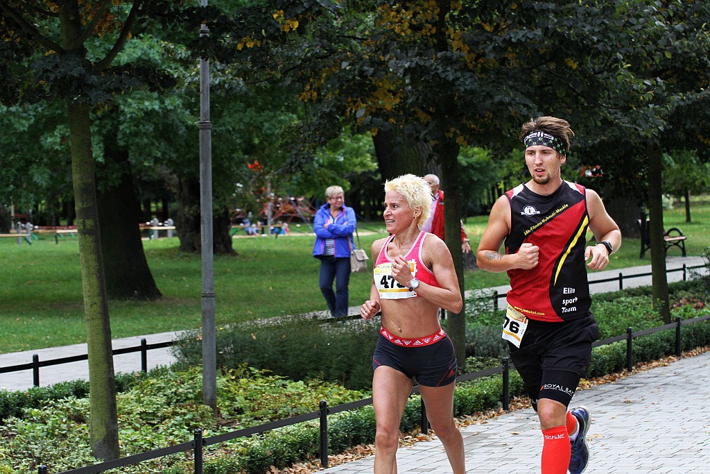 Ponad 400 biegaczy wystartowało w Legnickim Półmaratonie (1)