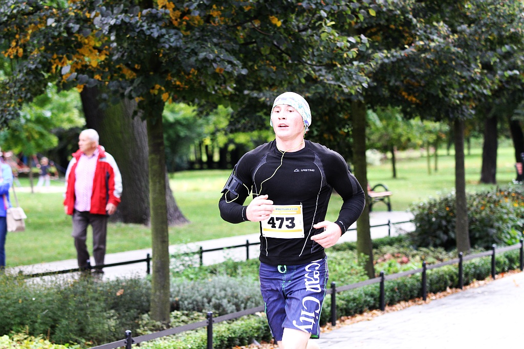 Ponad 400 biegaczy wystartowało w Legnickim Półmaratonie (1)