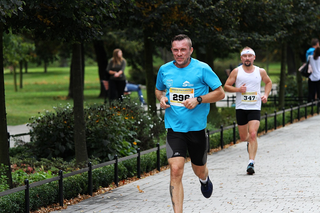 Ponad 400 biegaczy wystartowało w Legnickim Półmaratonie (1)