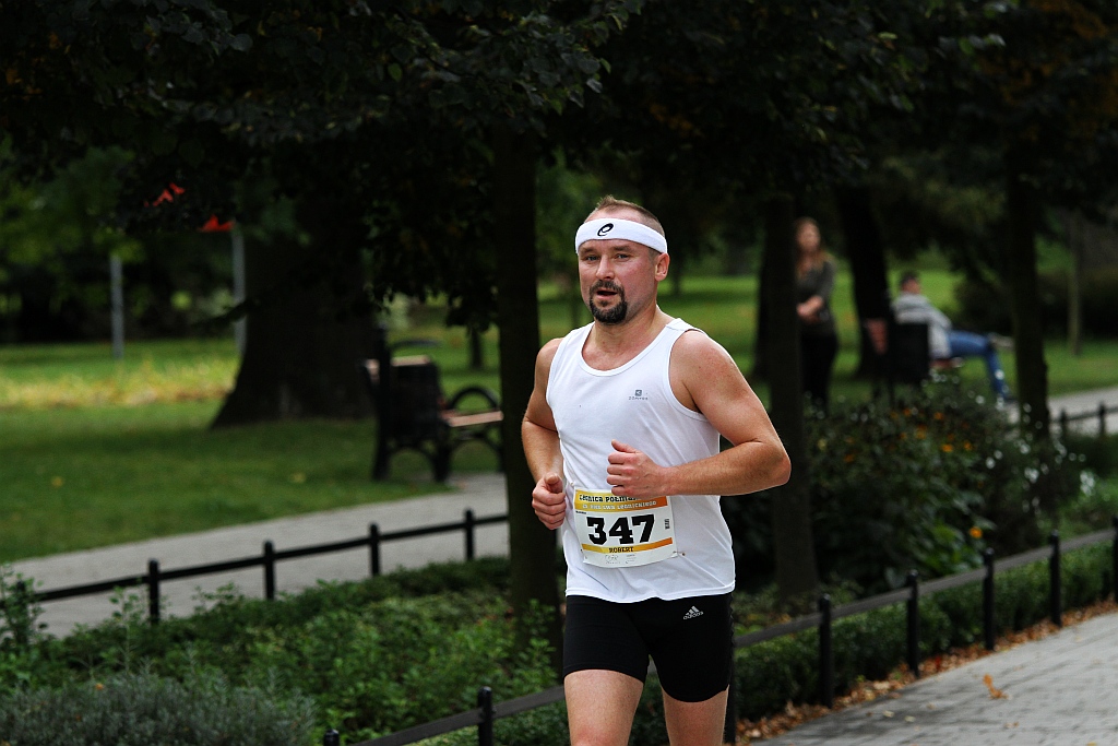Ponad 400 biegaczy wystartowało w Legnickim Półmaratonie (1)