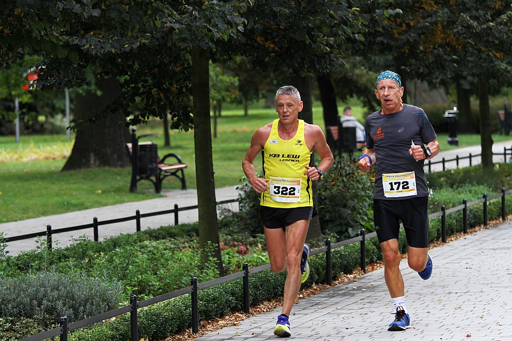 Ponad 400 biegaczy wystartowało w Legnickim Półmaratonie (1)