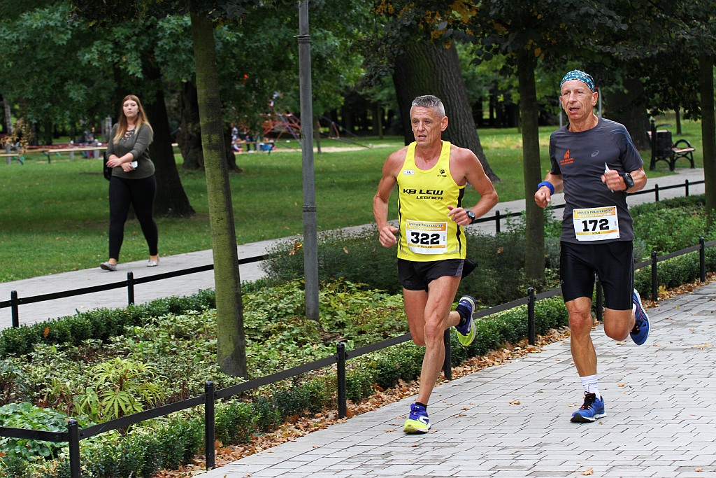 Ponad 400 biegaczy wystartowało w Legnickim Półmaratonie (1)