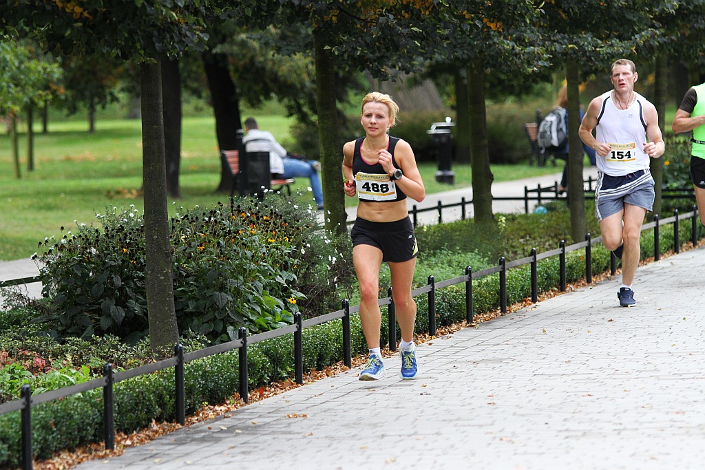 Ponad 400 biegaczy wystartowało w Legnickim Półmaratonie (1)