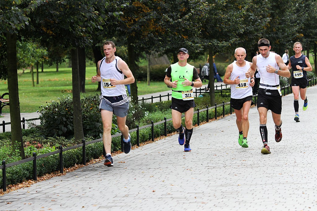 Ponad 400 biegaczy wystartowało w Legnickim Półmaratonie (1)