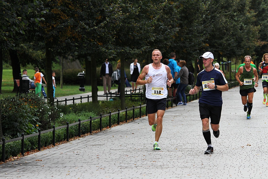 Ponad 400 biegaczy wystartowało w Legnickim Półmaratonie (1)