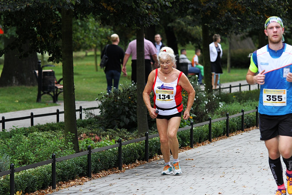 Ponad 400 biegaczy wystartowało w Legnickim Półmaratonie (1)