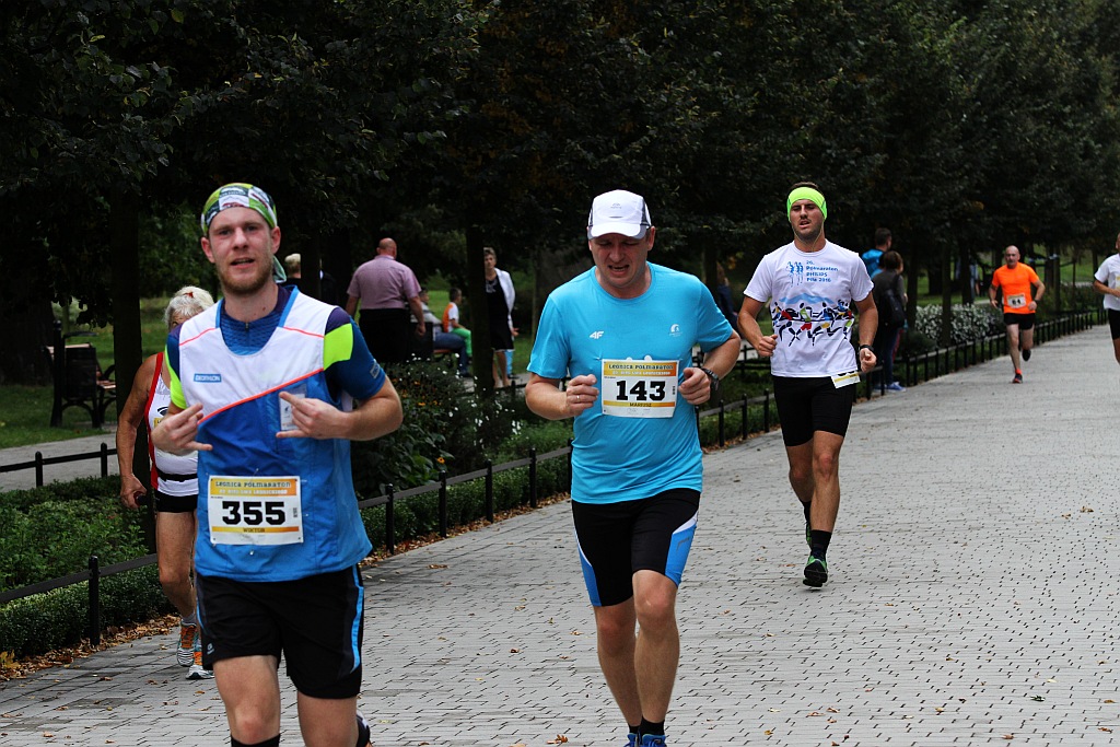 Ponad 400 biegaczy wystartowało w Legnickim Półmaratonie (1)