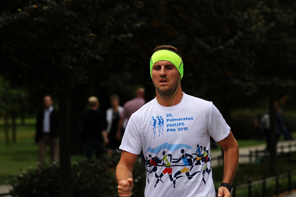 Ponad 400 biegaczy wystartowało w Legnickim Półmaratonie (1)