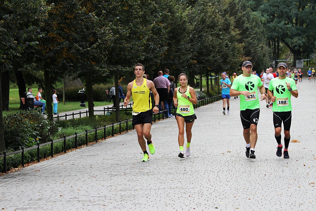 Ponad 400 biegaczy wystartowało w Legnickim Półmaratonie (1)