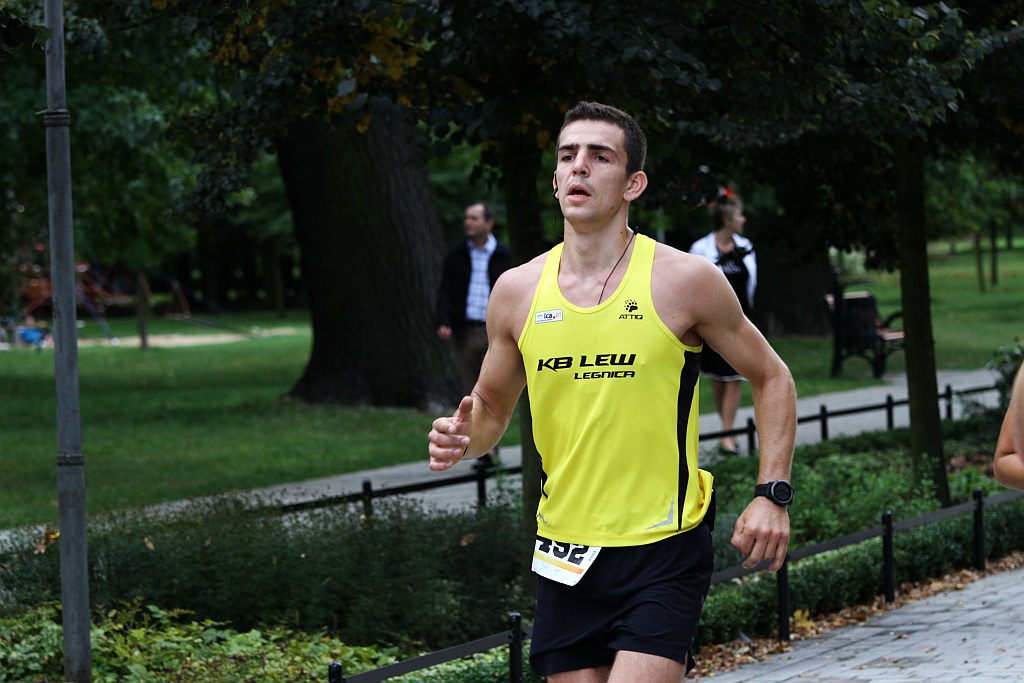 Ponad 400 biegaczy wystartowało w Legnickim Półmaratonie (1)