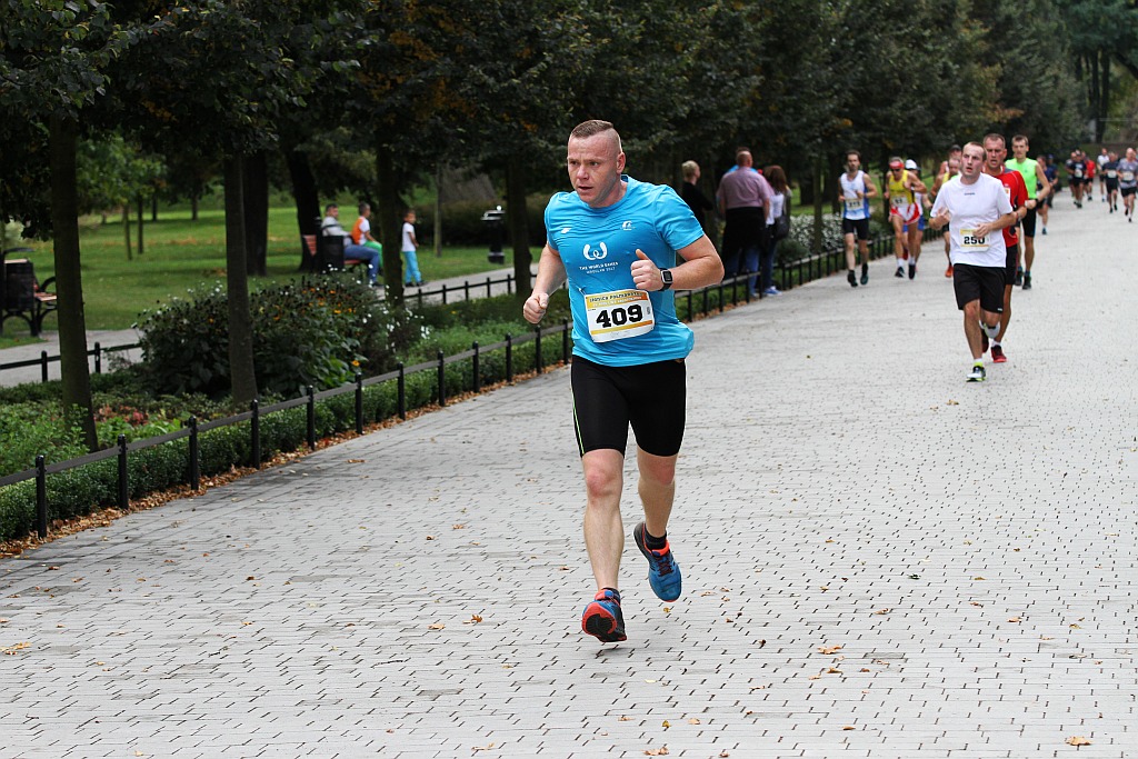 Ponad 400 biegaczy wystartowało w Legnickim Półmaratonie (1)
