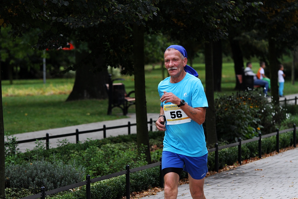 Ponad 400 biegaczy wystartowało w Legnickim Półmaratonie (1)