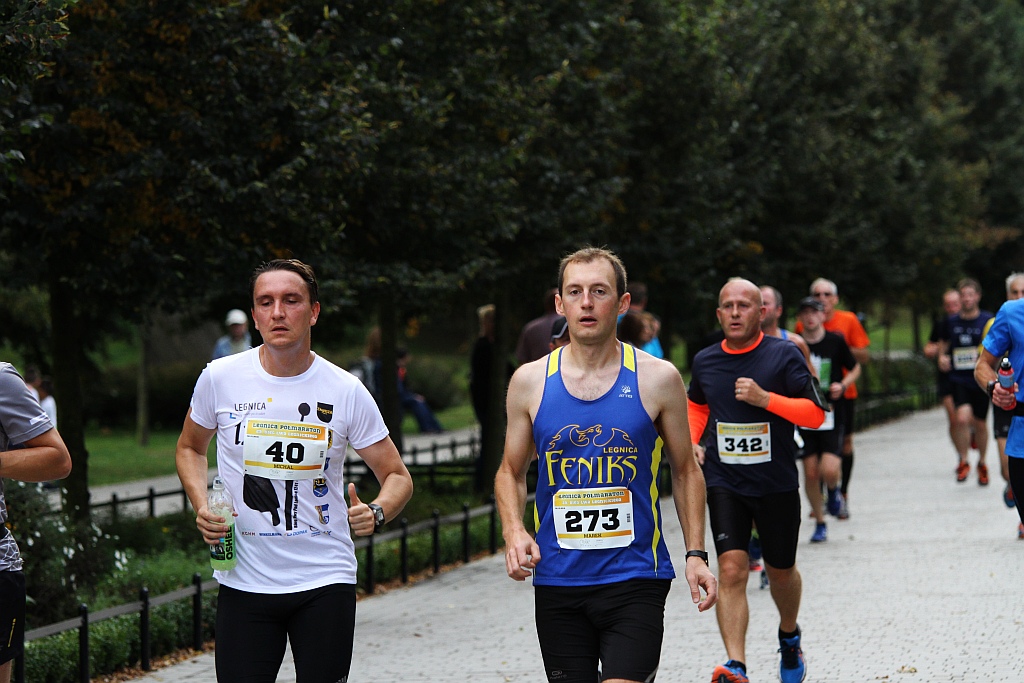 Ponad 400 biegaczy wystartowało w Legnickim Półmaratonie (1)