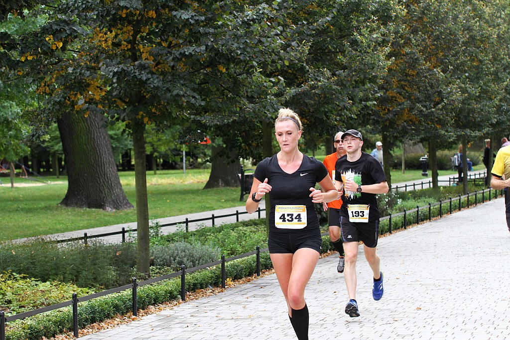 Ponad 400 biegaczy wystartowało w Legnickim Półmaratonie (1)