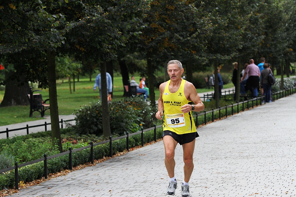 Ponad 400 biegaczy wystartowało w Legnickim Półmaratonie (1)