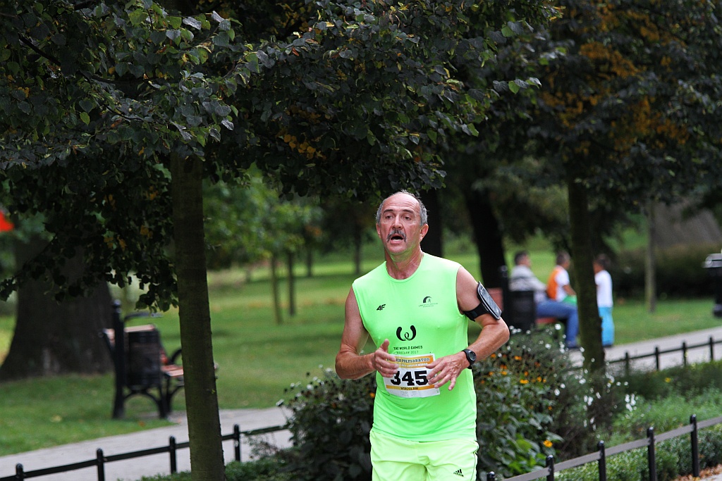 Ponad 400 biegaczy wystartowało w Legnickim Półmaratonie (1)