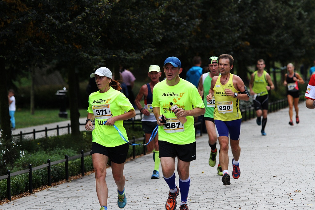 Ponad 400 biegaczy wystartowało w Legnickim Półmaratonie (1)