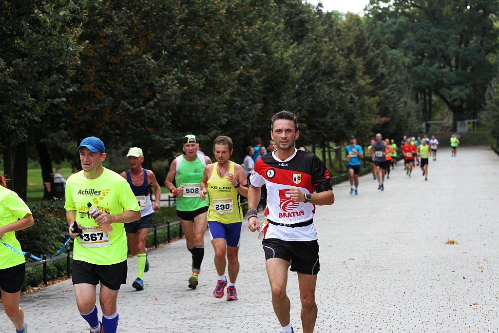 Ponad 400 biegaczy wystartowało w Legnickim Półmaratonie (1)