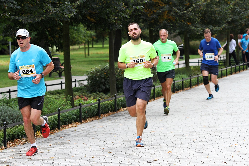 Ponad 400 biegaczy wystartowało w Legnickim Półmaratonie (1)