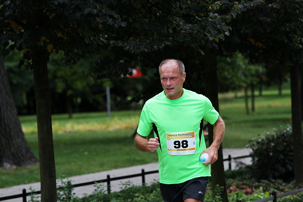 Ponad 400 biegaczy wystartowało w Legnickim Półmaratonie (1)