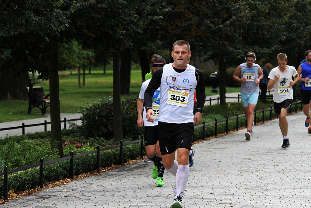 Ponad 400 biegaczy wystartowało w Legnickim Półmaratonie (1)