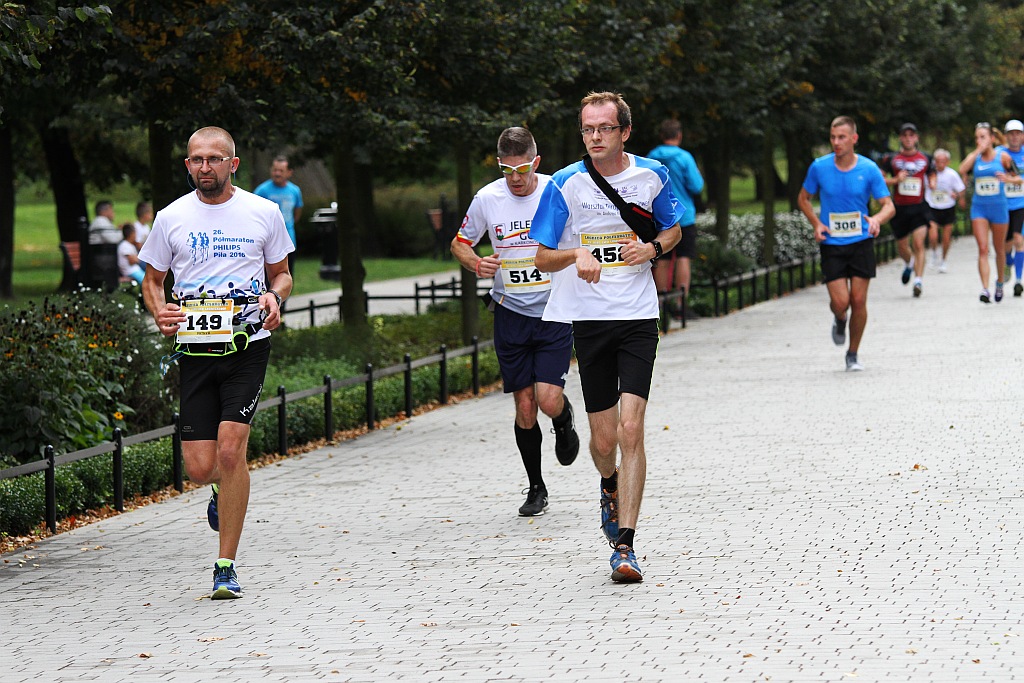 Ponad 400 biegaczy wystartowało w Legnickim Półmaratonie (1)