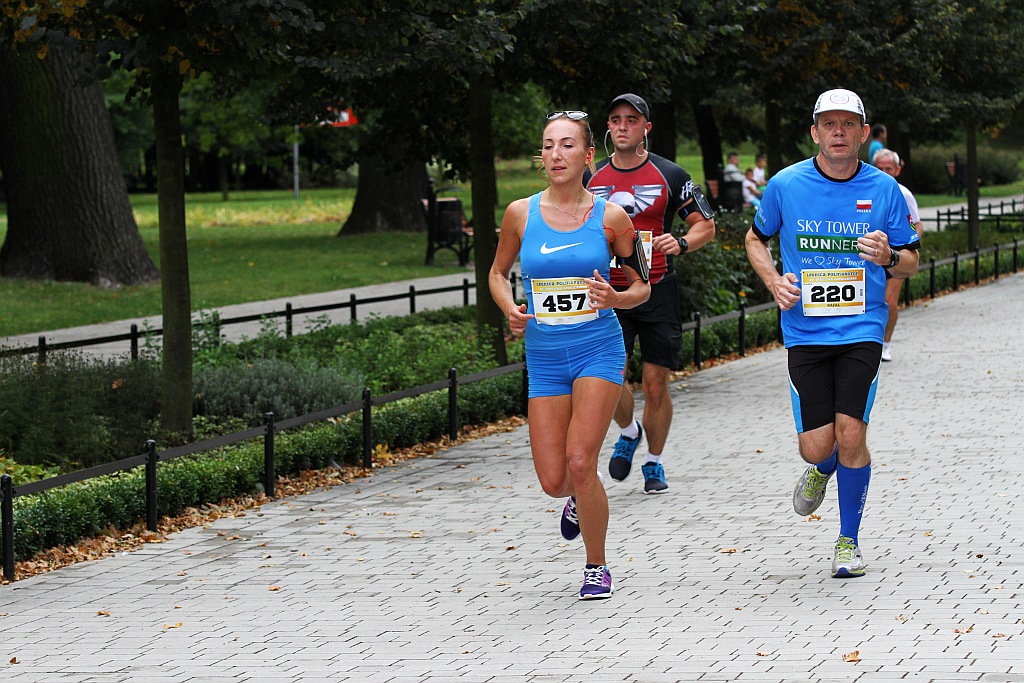 Ponad 400 biegaczy wystartowało w Legnickim Półmaratonie (1)