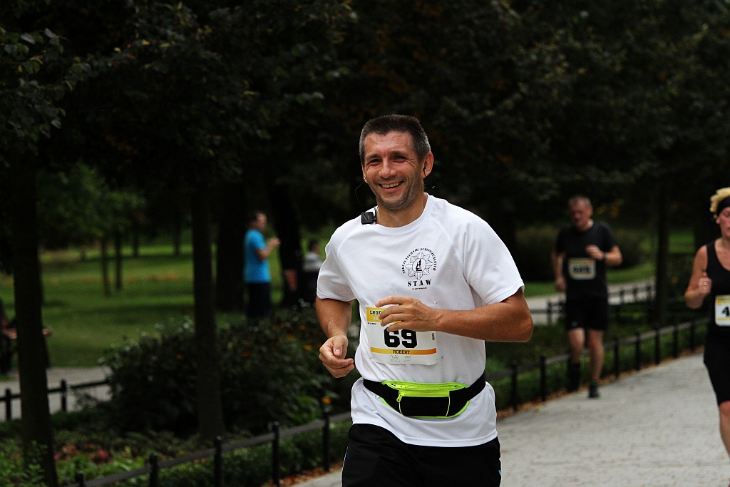 Ponad 400 biegaczy wystartowało w Legnickim Półmaratonie (1)