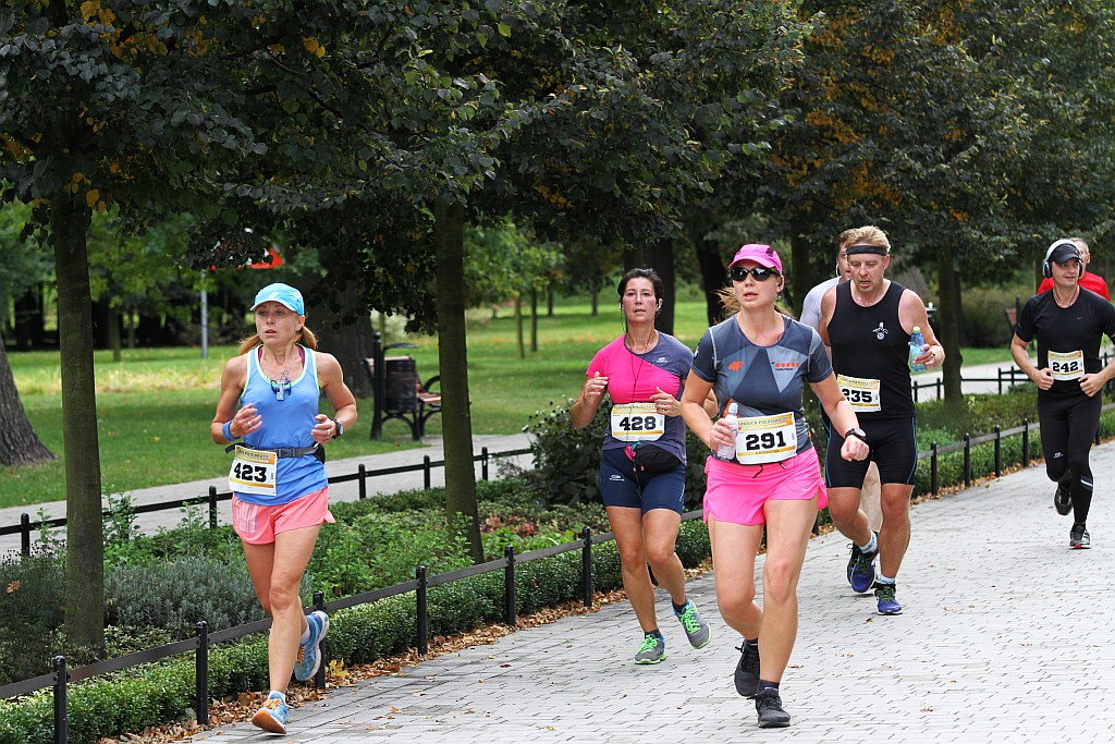 Ponad 400 biegaczy wystartowało w Legnickim Półmaratonie (1)