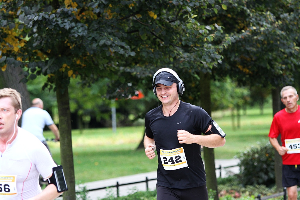 Ponad 400 biegaczy wystartowało w Legnickim Półmaratonie (1)