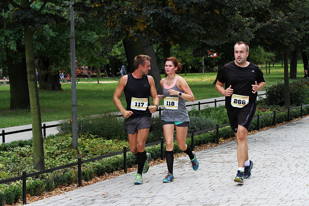 Ponad 400 biegaczy wystartowało w Legnickim Półmaratonie (1)