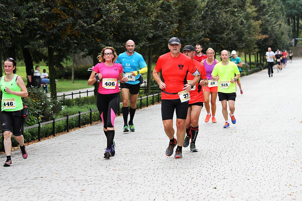 Ponad 400 biegaczy wystartowało w Legnickim Półmaratonie (1)