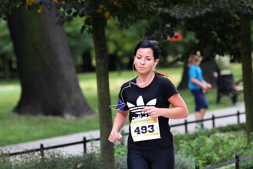Ponad 400 biegaczy wystartowało w Legnickim Półmaratonie (1)