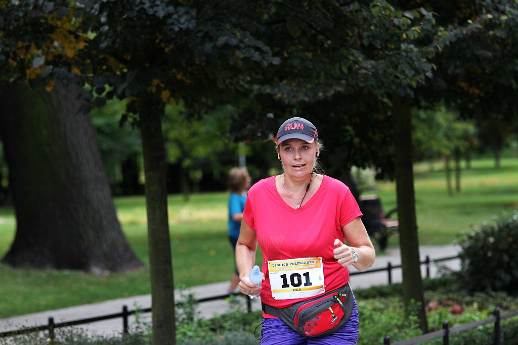 Ponad 400 biegaczy wystartowało w Legnickim Półmaratonie (1)