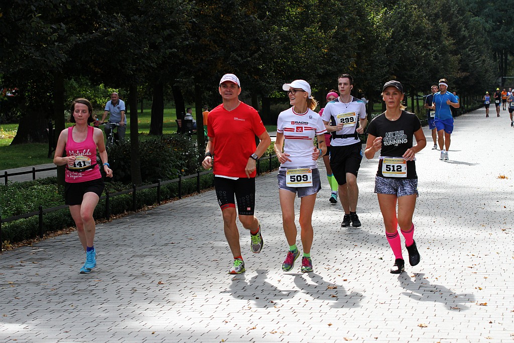 Ponad 400 biegaczy wystartowało w Legnickim Półmaratonie (1)