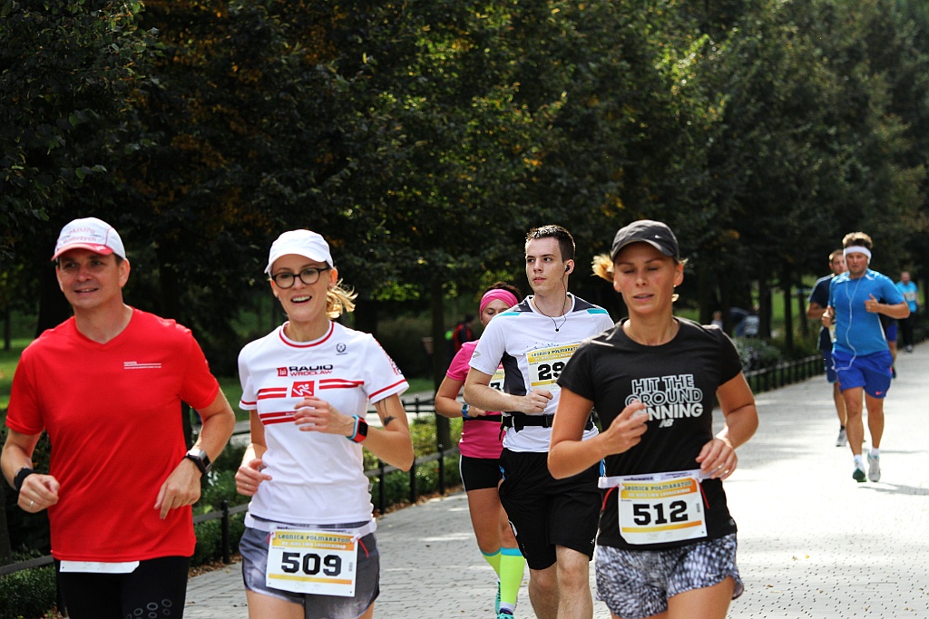 Ponad 400 biegaczy wystartowało w Legnickim Półmaratonie (1)