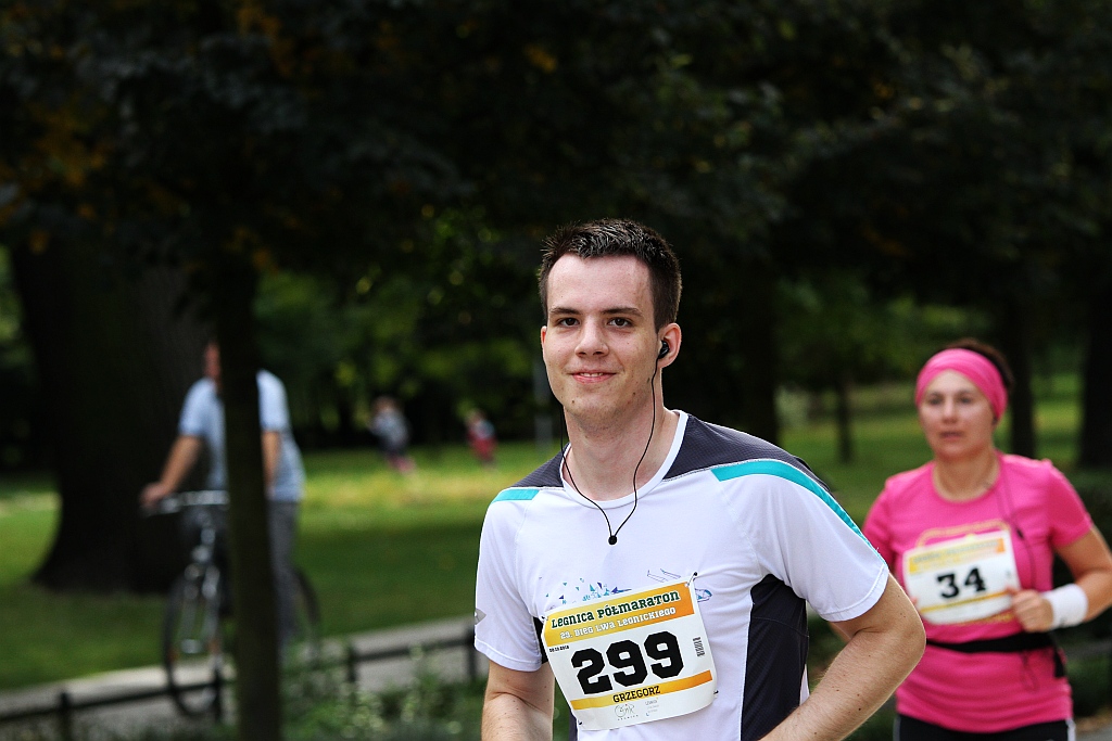 Ponad 400 biegaczy wystartowało w Legnickim Półmaratonie (1)
