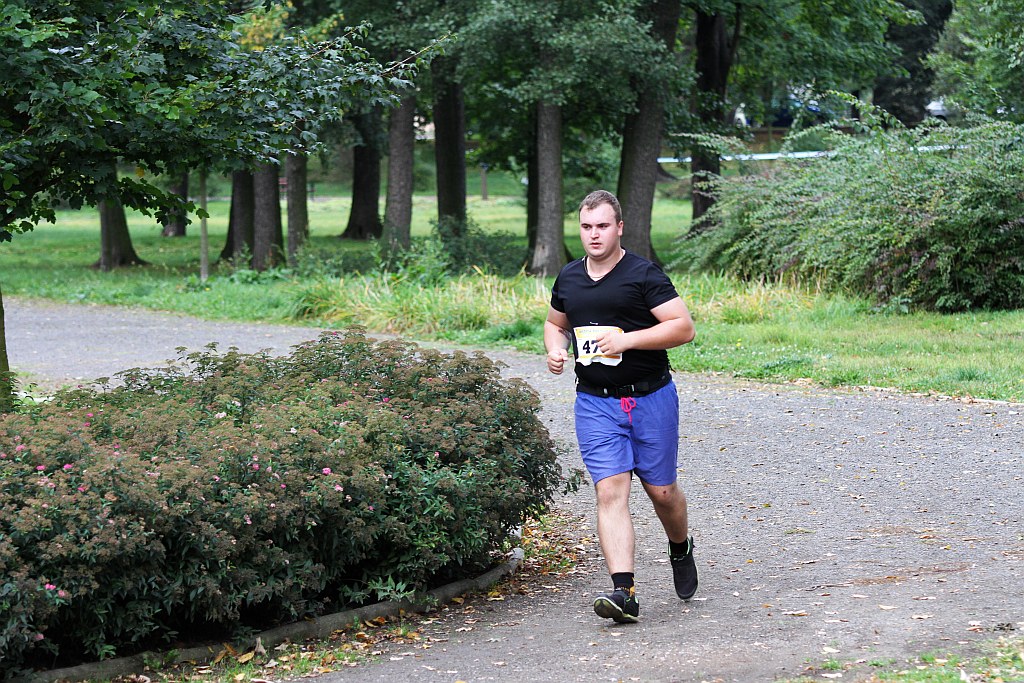 Ponad 400 biegaczy wystartowało w Legnickim Półmaratonie (1)