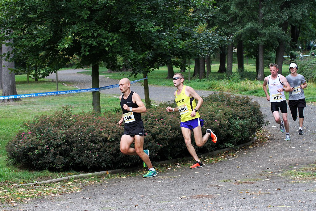 Ponad 400 biegaczy wystartowało w Legnickim Półmaratonie (1)