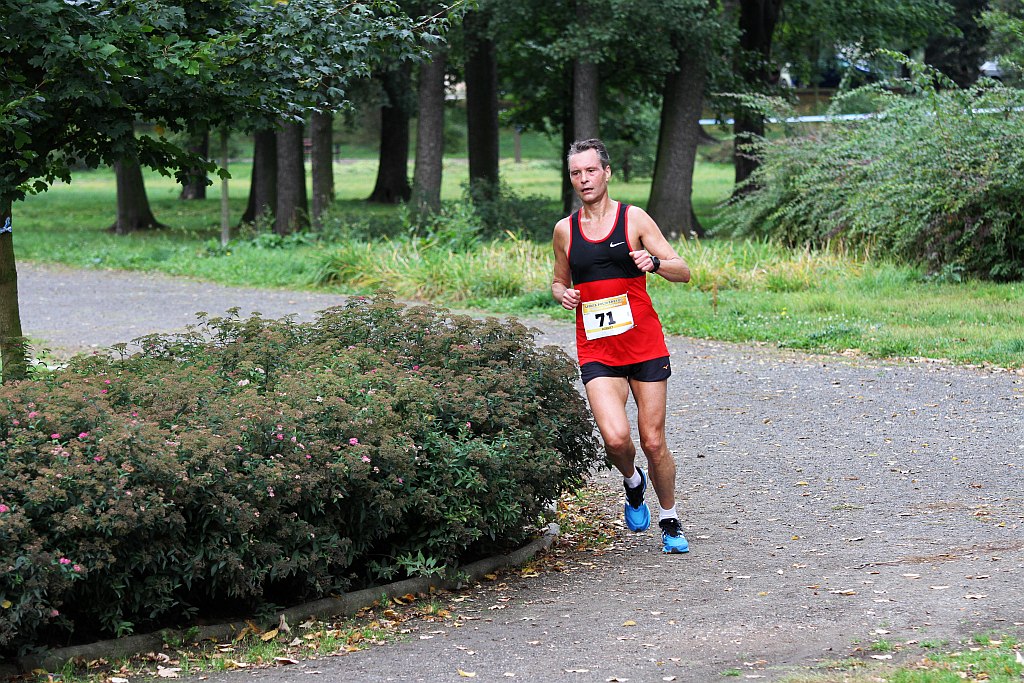 Ponad 400 biegaczy wystartowało w Legnickim Półmaratonie (1)
