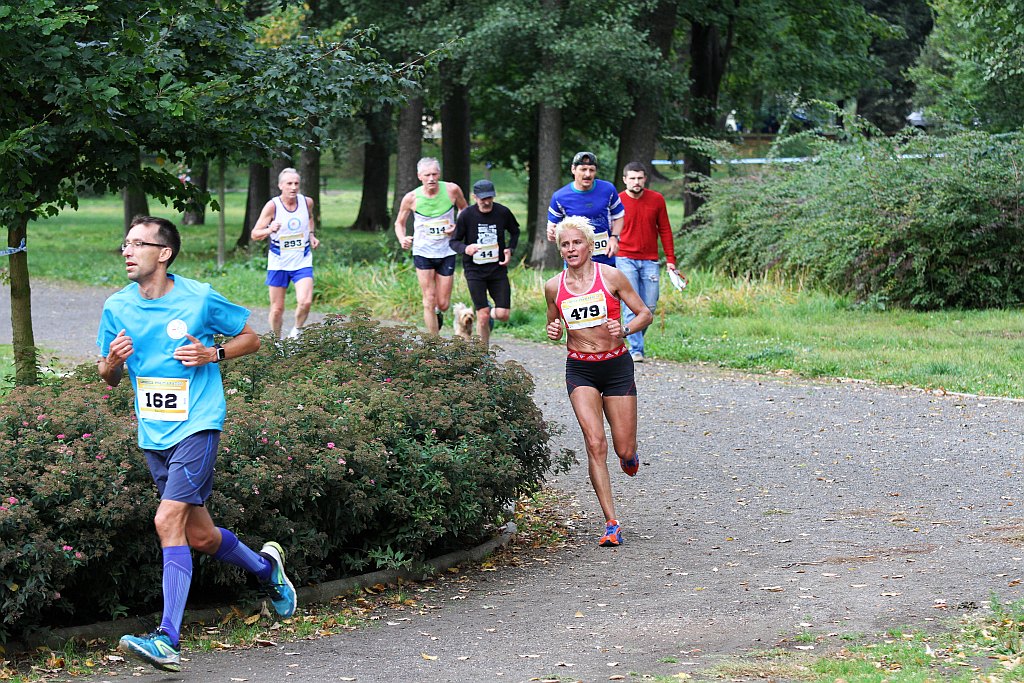 Ponad 400 biegaczy wystartowało w Legnickim Półmaratonie (1)