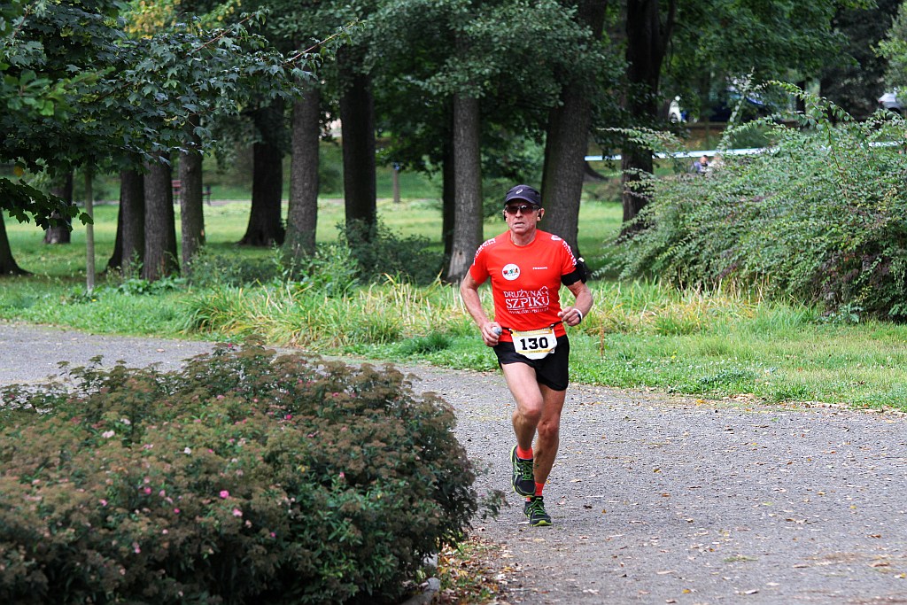 Ponad 400 biegaczy wystartowało w Legnickim Półmaratonie (1)