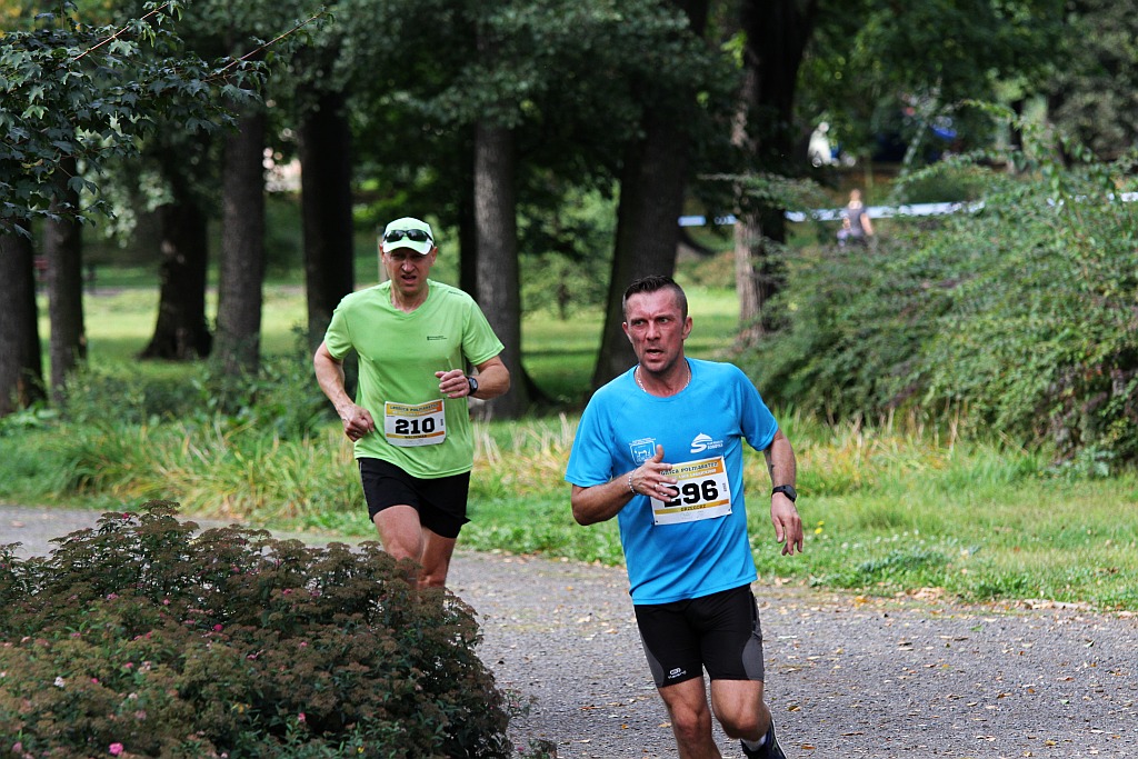 Ponad 400 biegaczy wystartowało w Legnickim Półmaratonie (1)