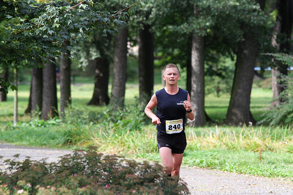 Ponad 400 biegaczy wystartowało w Legnickim Półmaratonie (1)
